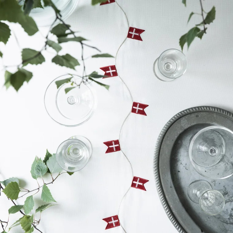Fødselsdagsdug af stof (140 x 340cm)