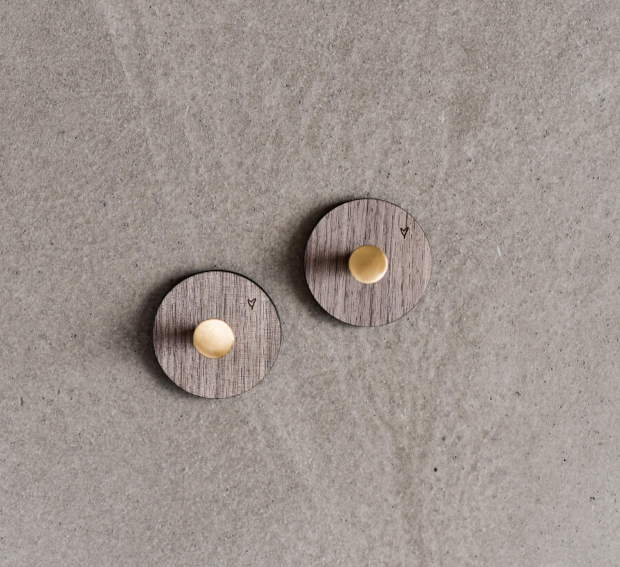Knage 2 stk small, valnød/messing
