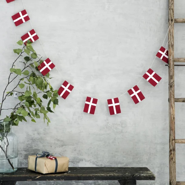 Stor flagranke med dannebrogsflag
