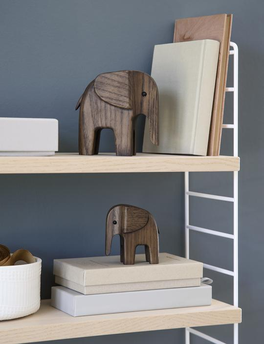 Baby Elefant i røgbejdset asketræ