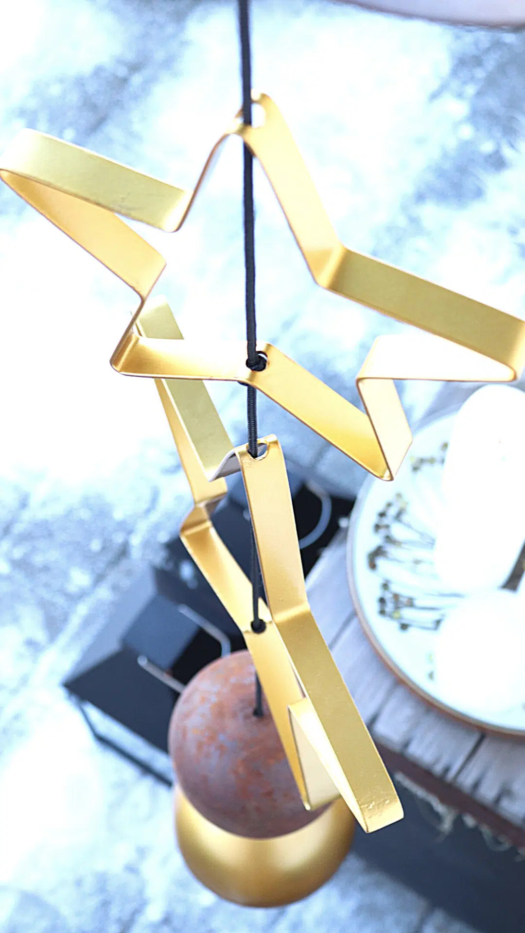 Jernstjerne outline, guld, medium 2. Sort